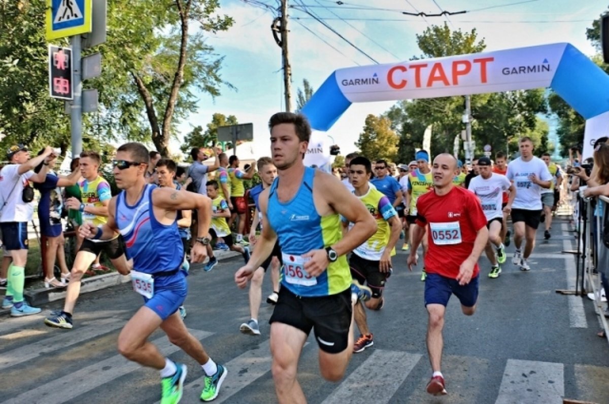 Забег в самаре 2024 в августе. Самара спортивный город. Ночной забег с фонариками. 14 апреля забег самара. Королева спорта афиша самара.