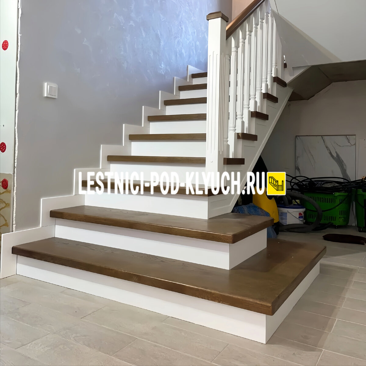 Принимаем звонки: пн-вс с 8:00 до 21:00 (+7 499 490-72-90). Электронная почта: info@lestnici-pod-klyuch.ru 