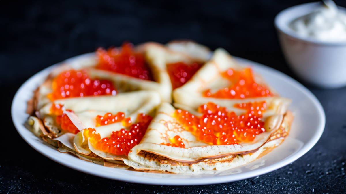 Блины с икрой и сметаной