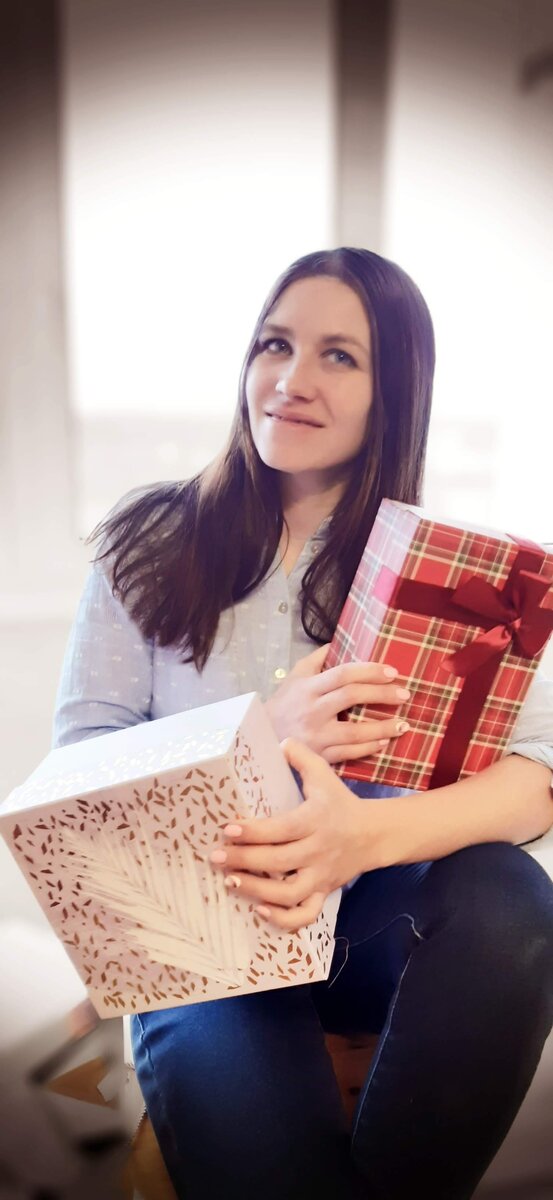 К сожалению не могу зайти в инсту даже с впн, так что фото готовых подарков не будет