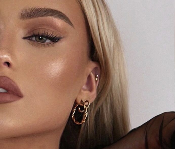 Нет ничего более привлекательного, чем бровки, уложенные аккуратно.