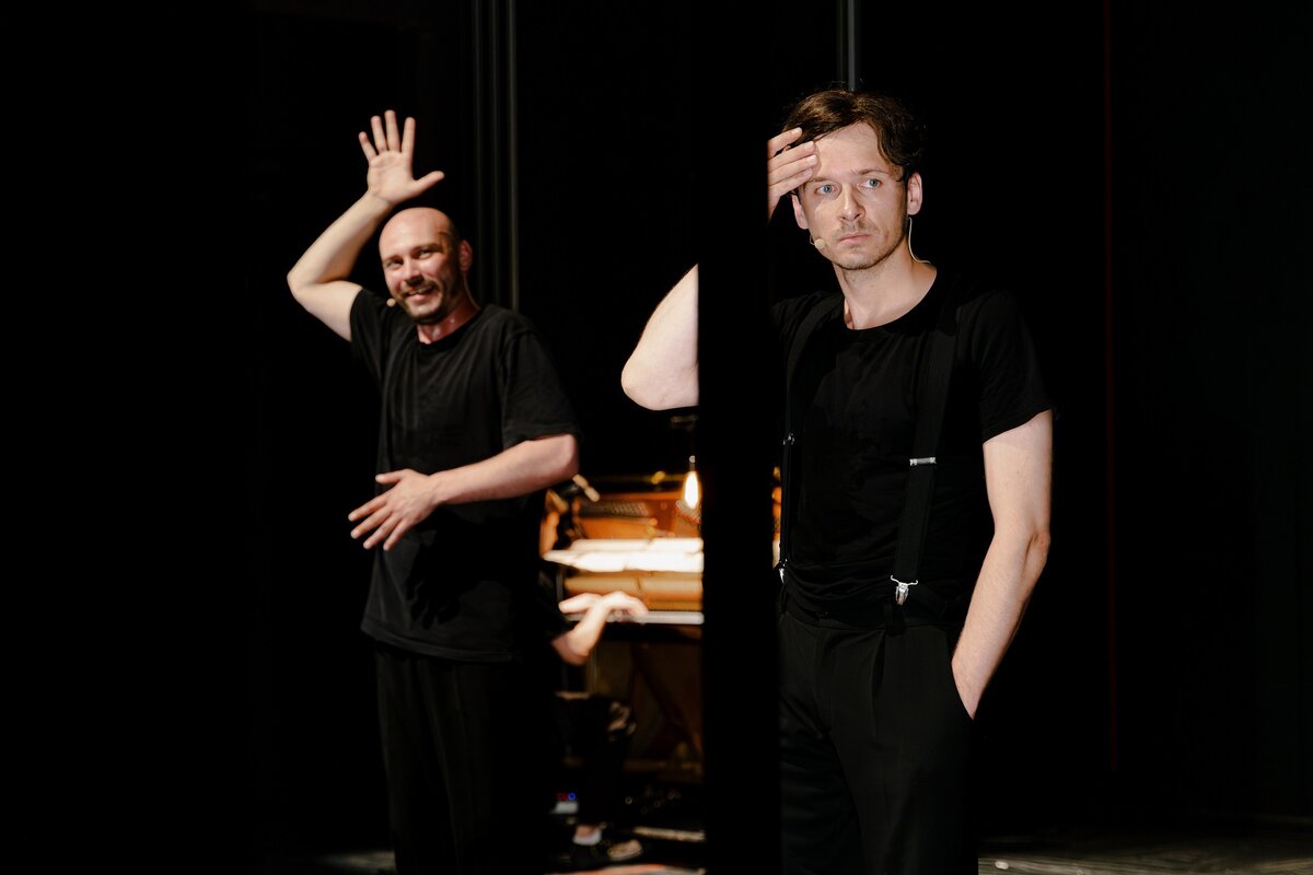  Спектакль «Маяковский. Послушайте»