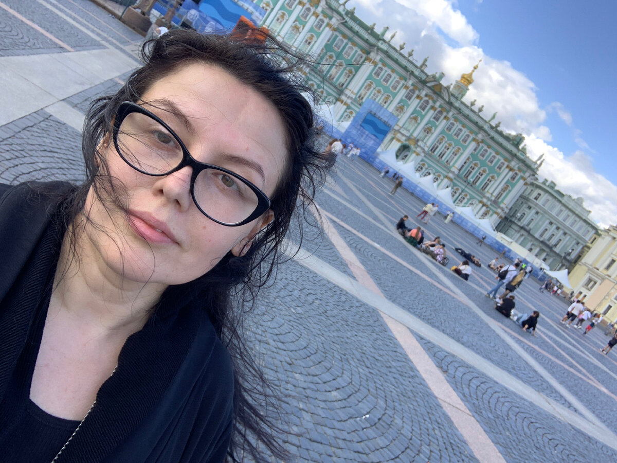 Это я, гуляю по любимому и такому знакомому городу, совершенно не испытывая стресс. Такие разные люди вокруг, но я чувствую себя дома. 