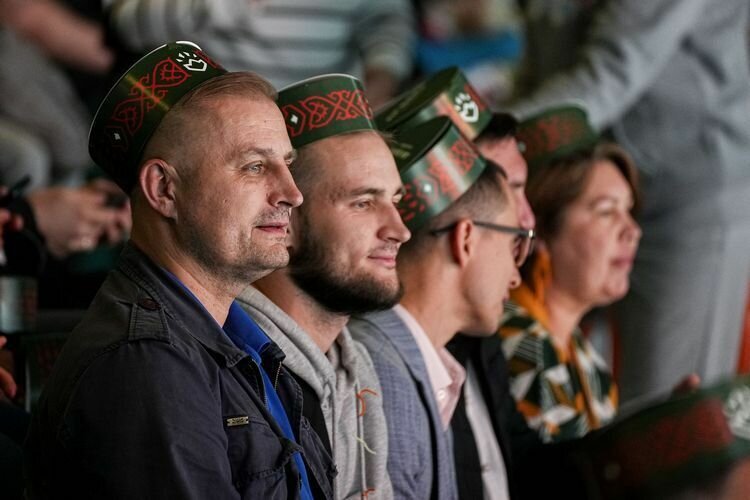    Всем болельщикам раздали на матче самодельные тюбетейки Фото: ak-bars.ru