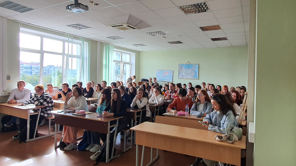Слушатели лекции в лице студентов специальности «Международные отношения»