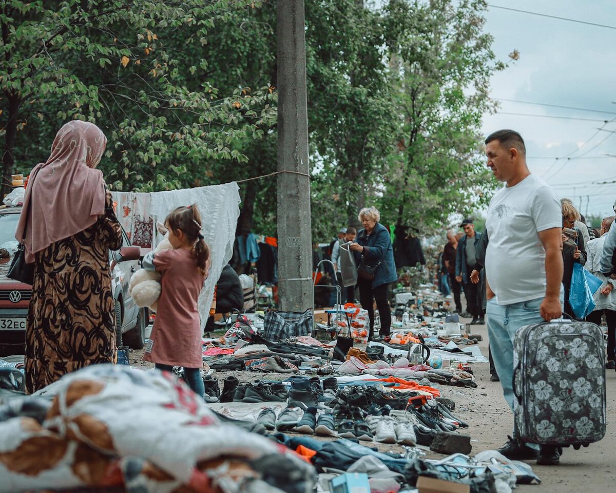 Блошиный рынок на жд станции Сортировочной в Питере