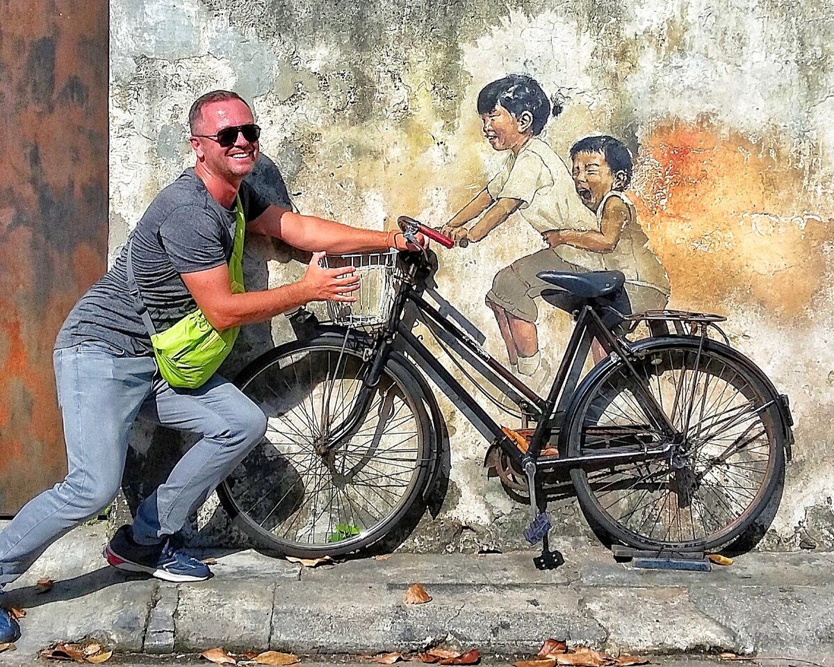 "Так! Куда собрались? А уроки уже сделали?"