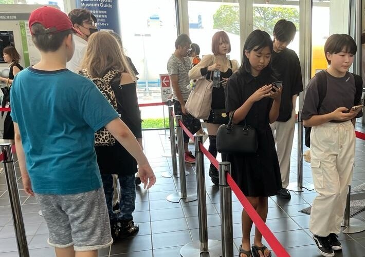 Где яркие цвета? Это мы понаехали и дарим их Японии😄 Фото автора.