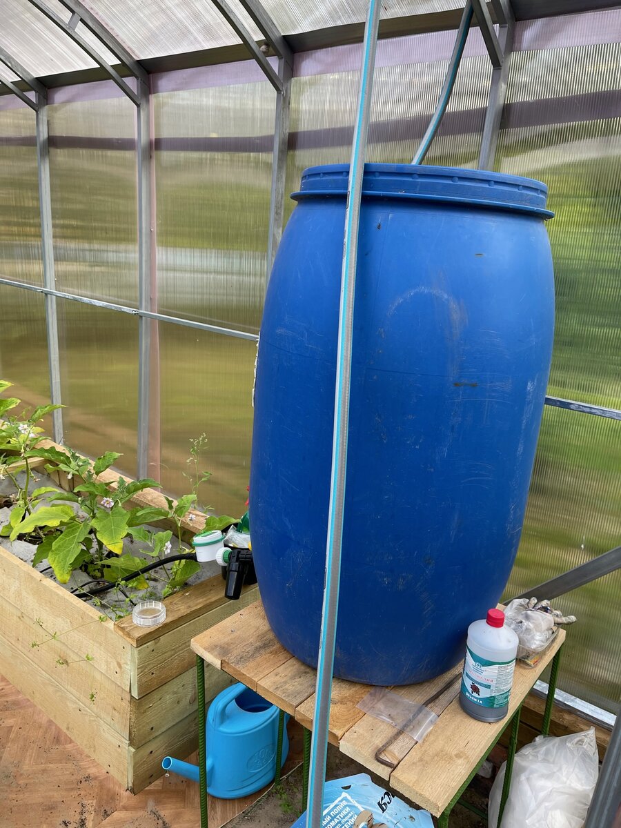 Бочки установлены автополив смонтирован.