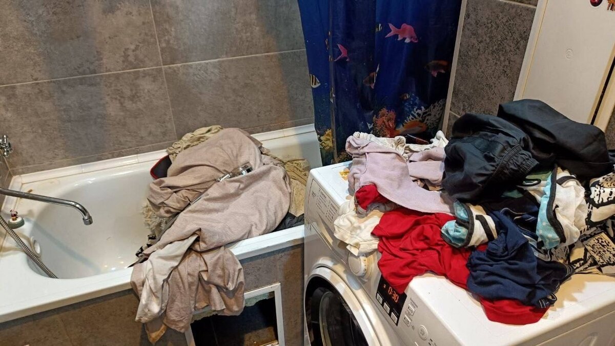     В Минусинске 21-летняя мать оставила двух мальчиков 1 и 2-х лет без еды и света.