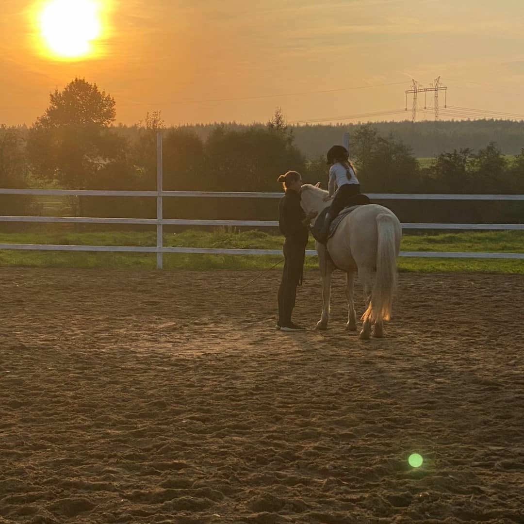 И сотрудники у нас прекрасные, но такой коллектив тоже складывается не сразу.