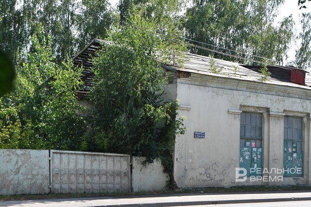 По сути, от охраняемого законом памятника остались три стены. Максим Платонов/ realnoevremya.ru 