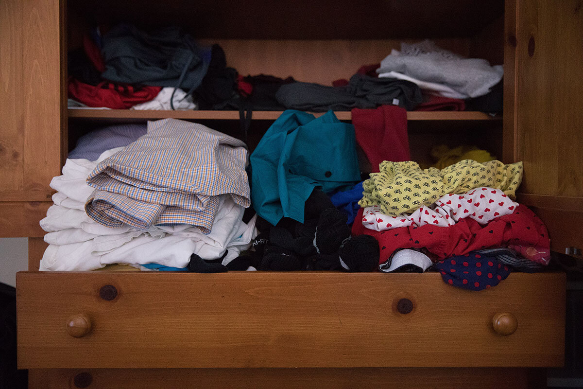    Рассортируйте ненужные вещи по сумкам или коробкам