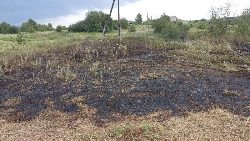     Житель Кизнерского района Удмуртии стал виновником ландшафтного пожара, и будет привлечен к административной ответственности. Об этом сообщила пресс-служба ГУМЧС по региону.