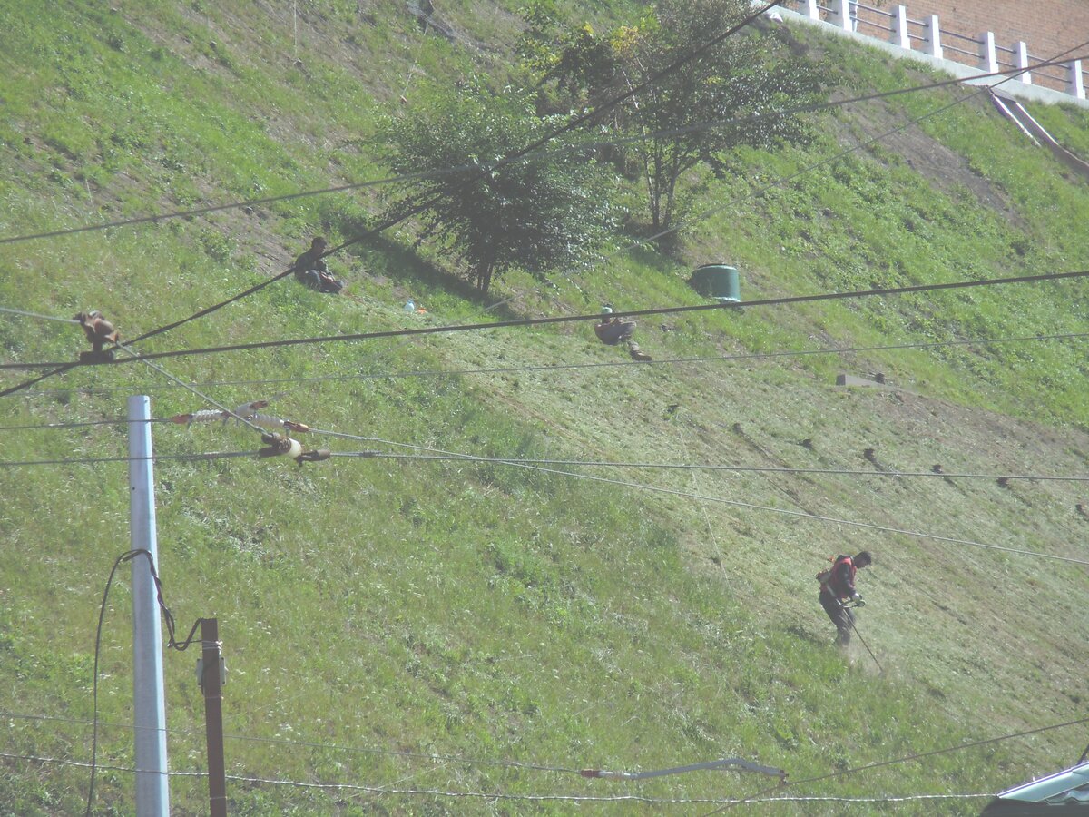 Продолжим экскурсию по кремлю. Это взгляд через стройку фуникулёра на участок с Часовой башней.-58