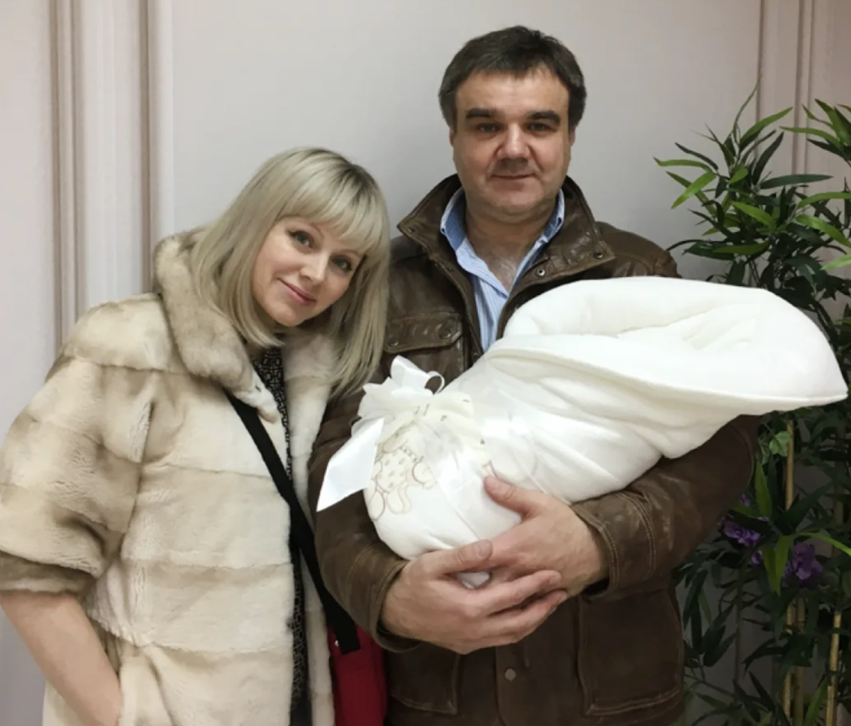 Мало кому так везет в личной жизни, хотя все мы мечтаем о долгой, счастливой, истинной любви. Так было в судьбе певиц Натали она же Наталья Миняева.-7