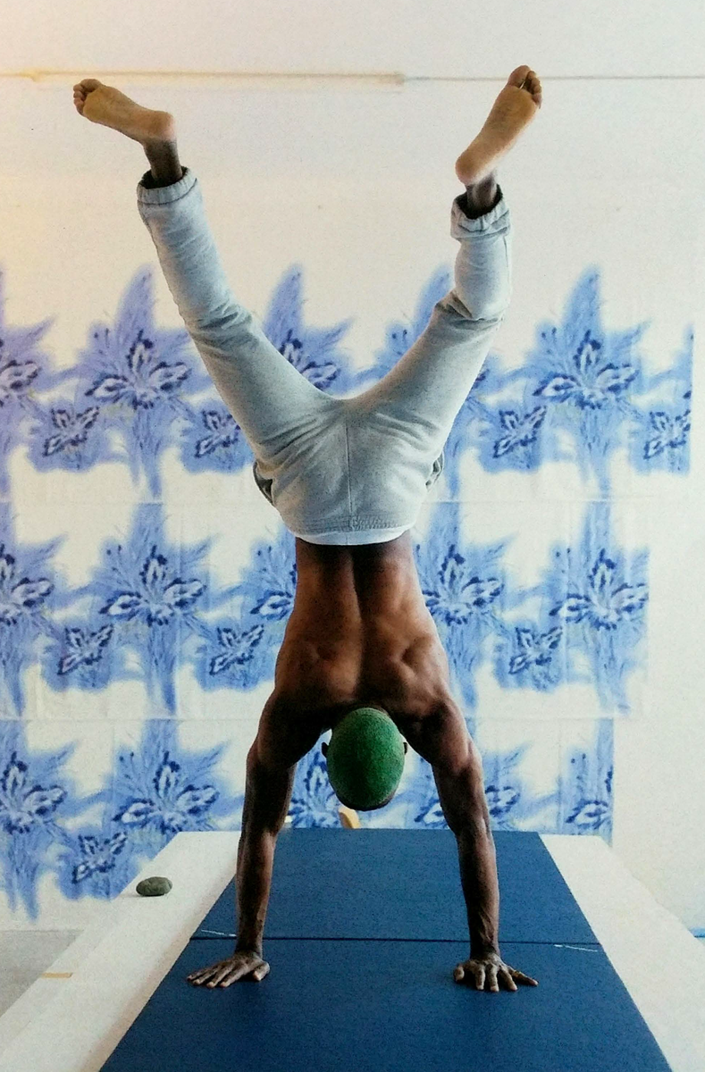 Фото из журнала Фрэнка "Boys don't cry"   