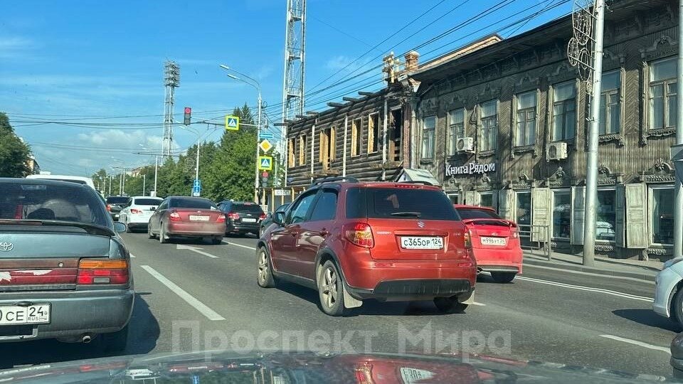     В Красноярске разбирают здание на Ленина, 88. Это объект культурного наследия.