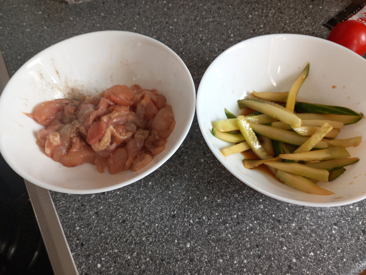 Мясо и огурцы в соевом соусе