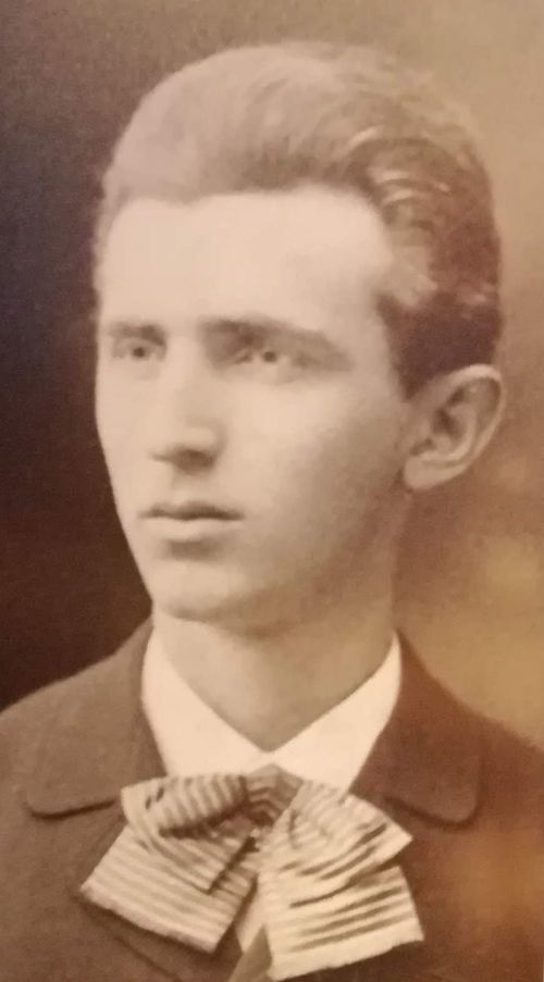 Молодой Никола Тесла