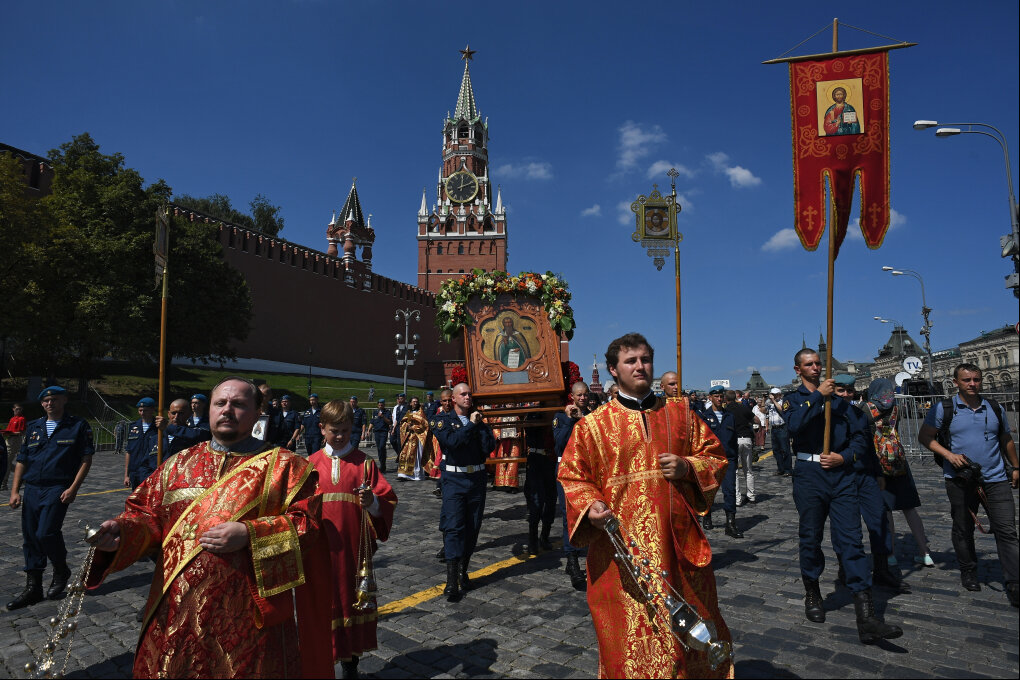 Крестный ход во время празднования Дня ВДВ в Москве. Фото: Рамиль Сидиков/ РИА Новости