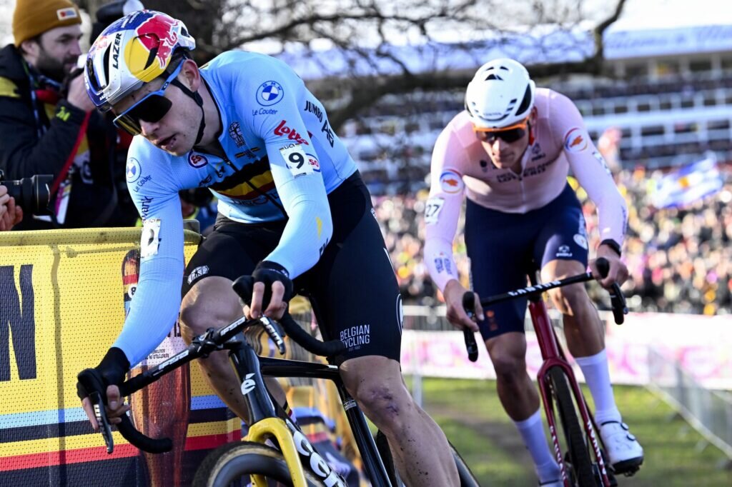    Ваут ван Арт и Матье ван дер Пул / UCI Cyclocross World Championships 2023 - Hoogerheide Men Elite - 05/02/2023 - Wout Van Aert (BEL) - Mathieu Van Der Poel (NED) - photo Nico Vereecken/PN/SprintCyclingAgency©2023