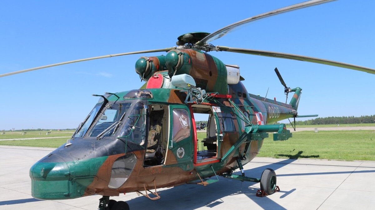     Заместитель начальника генерального штаба ВС Польши генерал Марек Соколовский в ходе совещания с министром национальной обороны Мариушем Блащаком заявил, что польские пилоты боевых вертолетов готовы применить оружие на границе с Белоруссией.