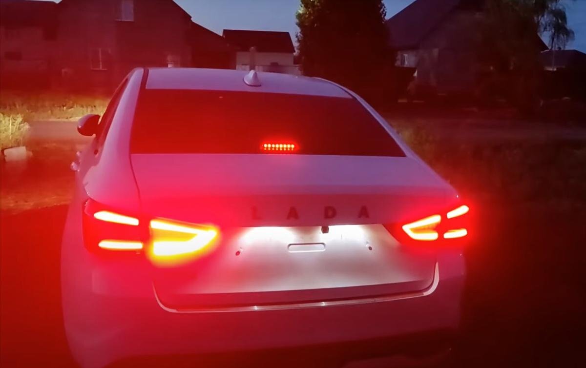     Неисправность стоп-сигналов Lada Vesta NG может привести к ДТП