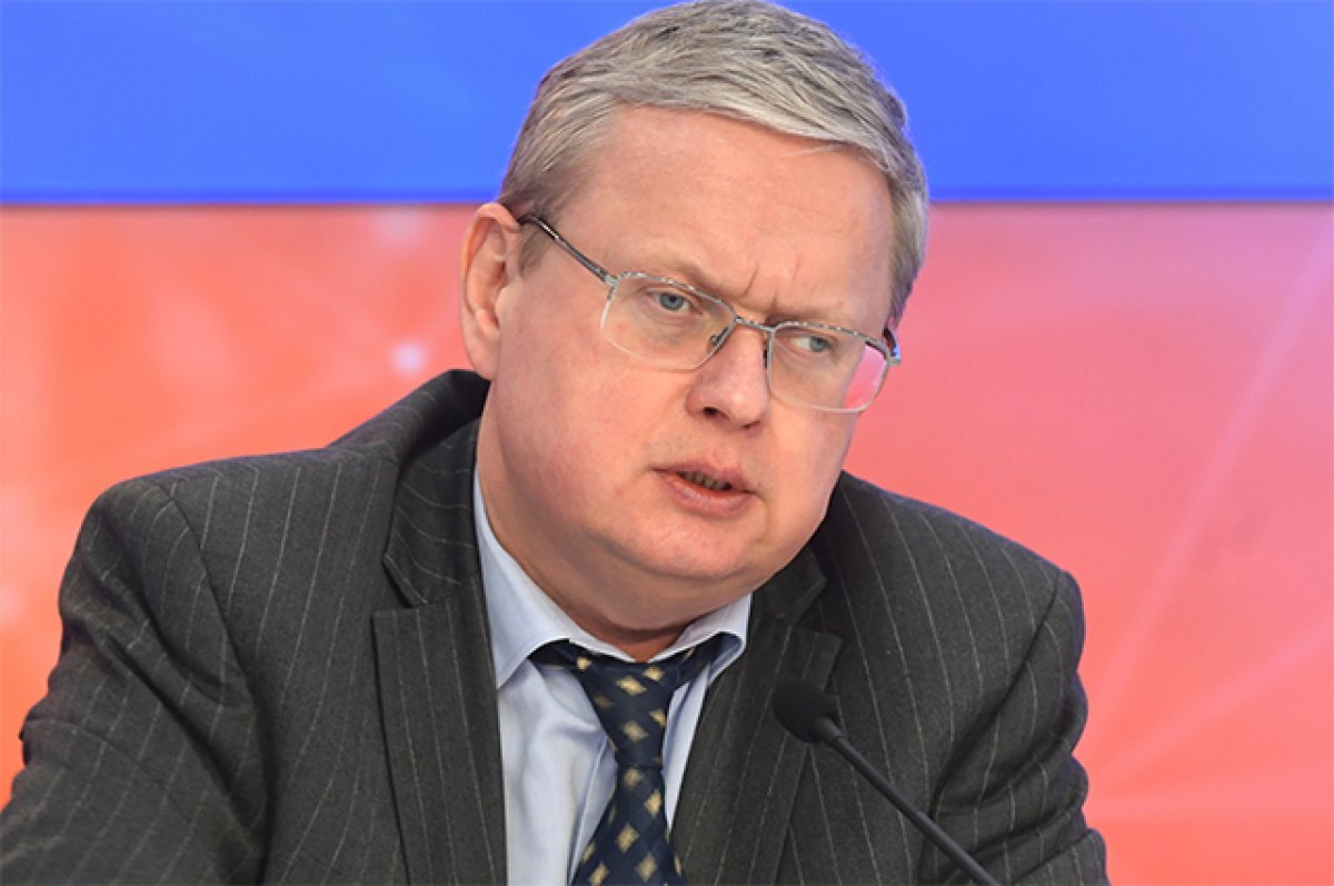   Я бы и не говорил об этом неудобном факте личной биографии, да всё  депутат РФ Делягин. Залью-ка его цитату: