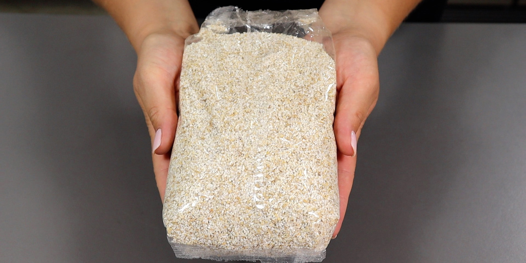 В последнее время дешёвую ячневую крупу покупаю пачками: показываю, как необычно готовлю её на сковороде