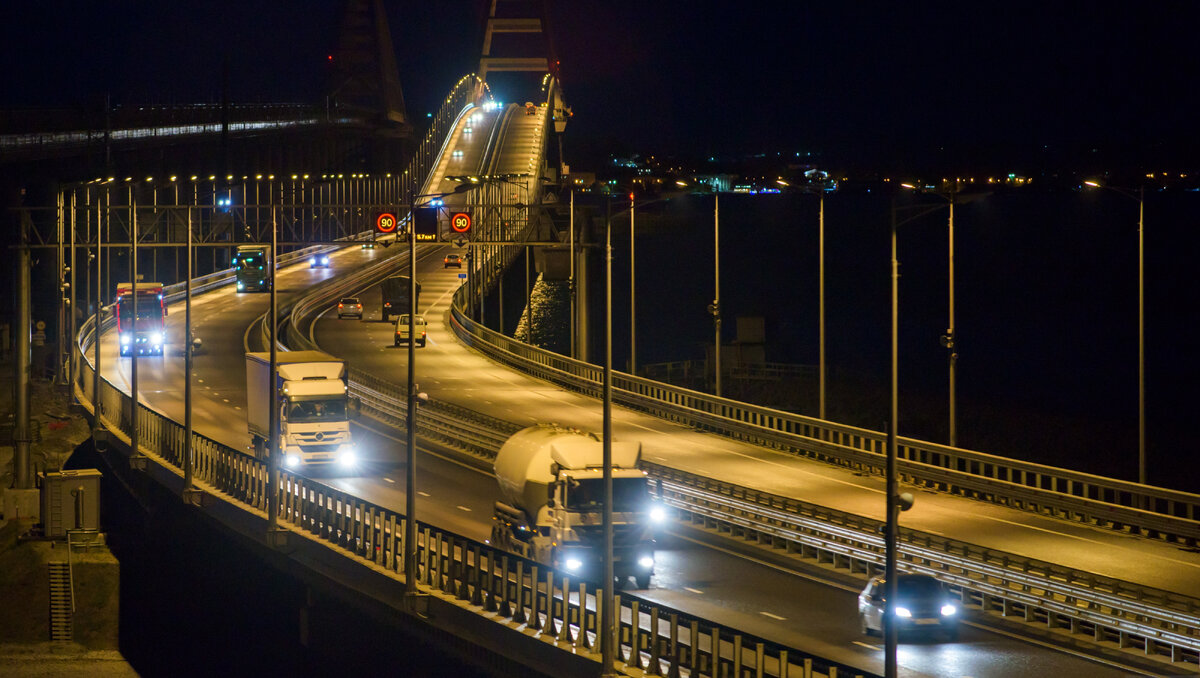     В эту субботу со стороны Украины были проведены две попытки атаки Крымского моста, ракеты были перехвачены российскими средствами ПВО. Напомним и о теракте 17 июля, в результате подрыва погибла супружеская пара. Политолог Андрей Гусий объяснил, для чего Украина пытается атаковать Керченский мост.