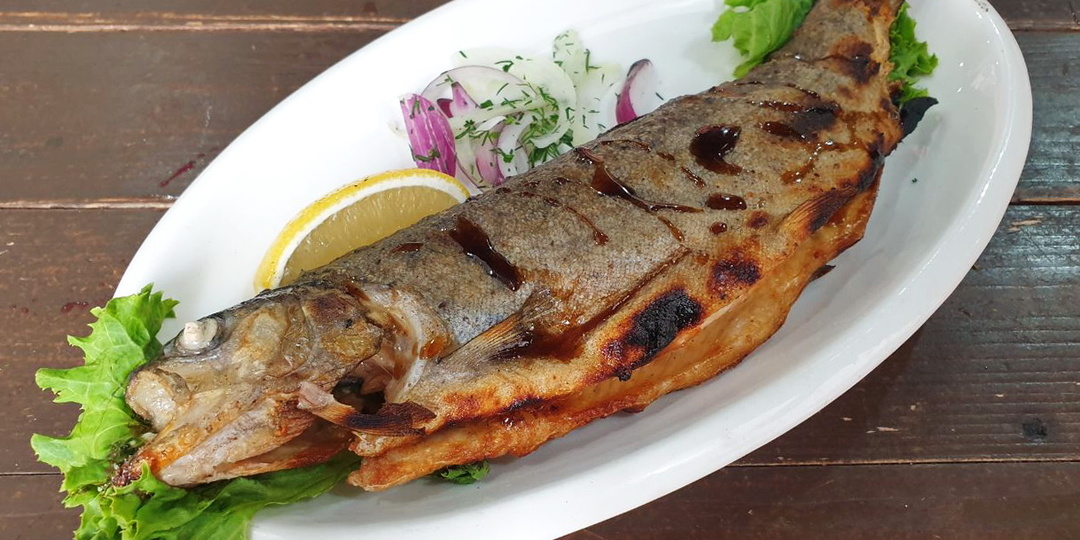 Ресторан "Абхазский двор" по пути к озеру Рица. Посредственный обед за 3860 рублей на двоих