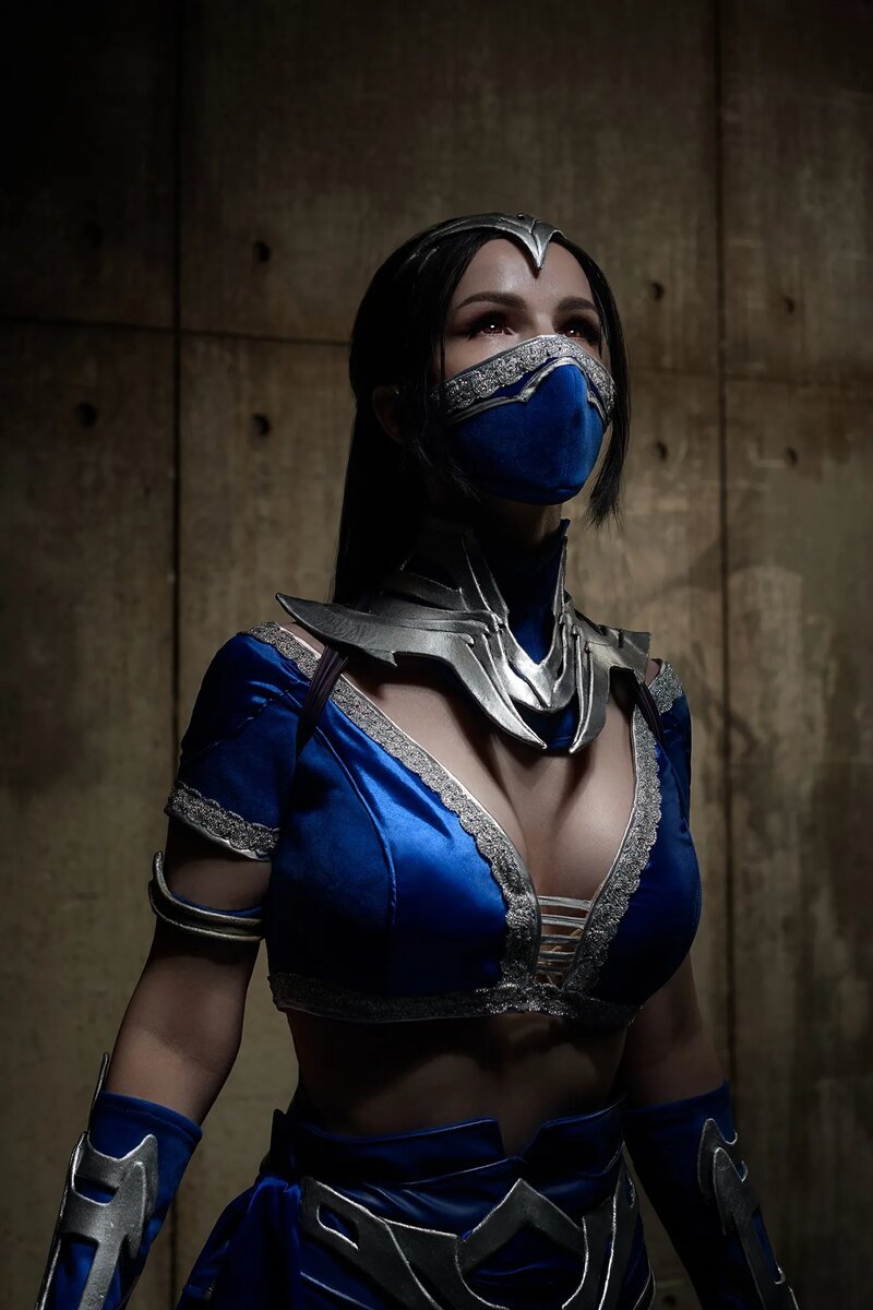 Косплей на Китану из Mortal Kombat. Косплеер: Kitana. Фотограф: makks • tobi. Источник: vk.com/kitanasherwarcos   📷