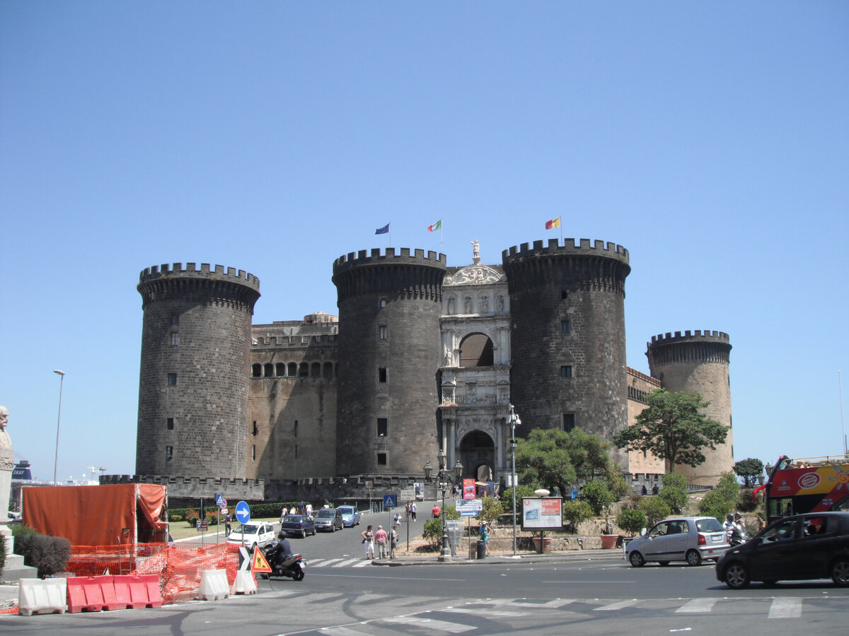 Fig. 01. 1300s,  Italy, Naples, french Anjou castle of the XIII century Maschio Angioino «Castel Nuovo».