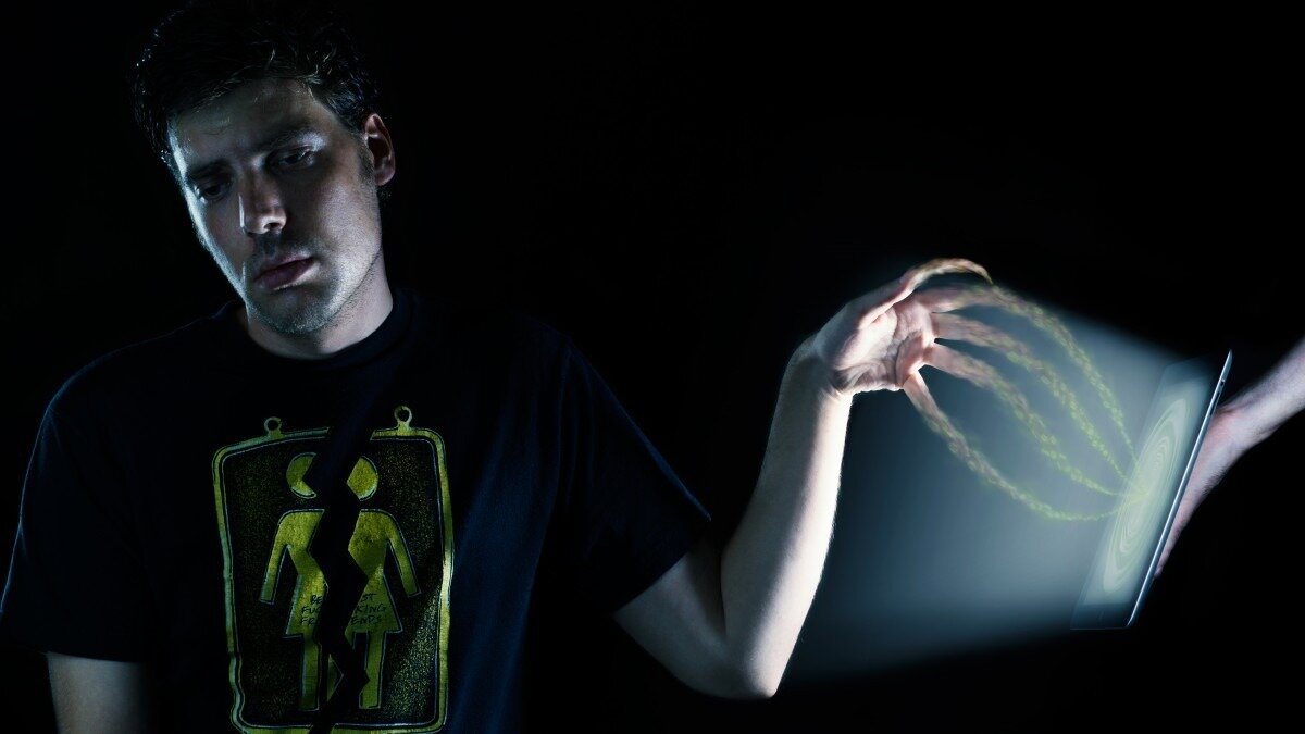     Жители Ростовской области массово обращаются в МФЦ для запрета на сбор биометрии, тем временем власти регионе решили закупить зеленые «Нивы», а в Миллерово задержали местного главу полиции.