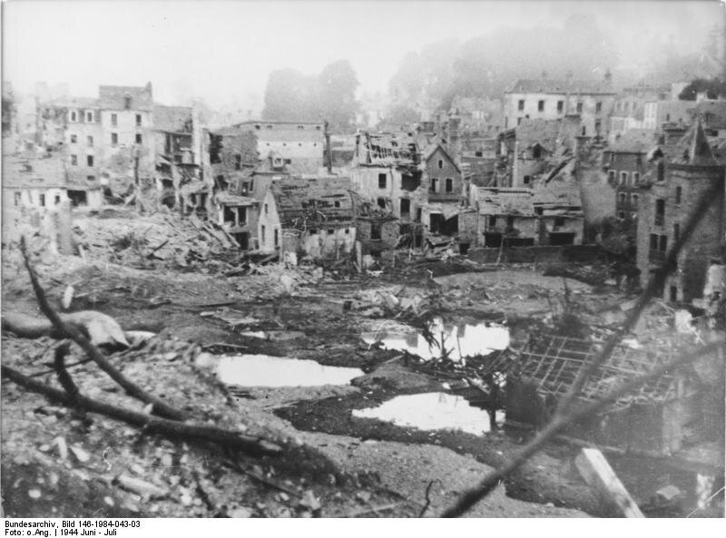 Сен-Ло после бомбардировки, июль 1944
