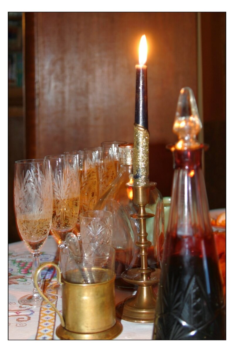 Встречаем новый 2005 год в родительской квартире.