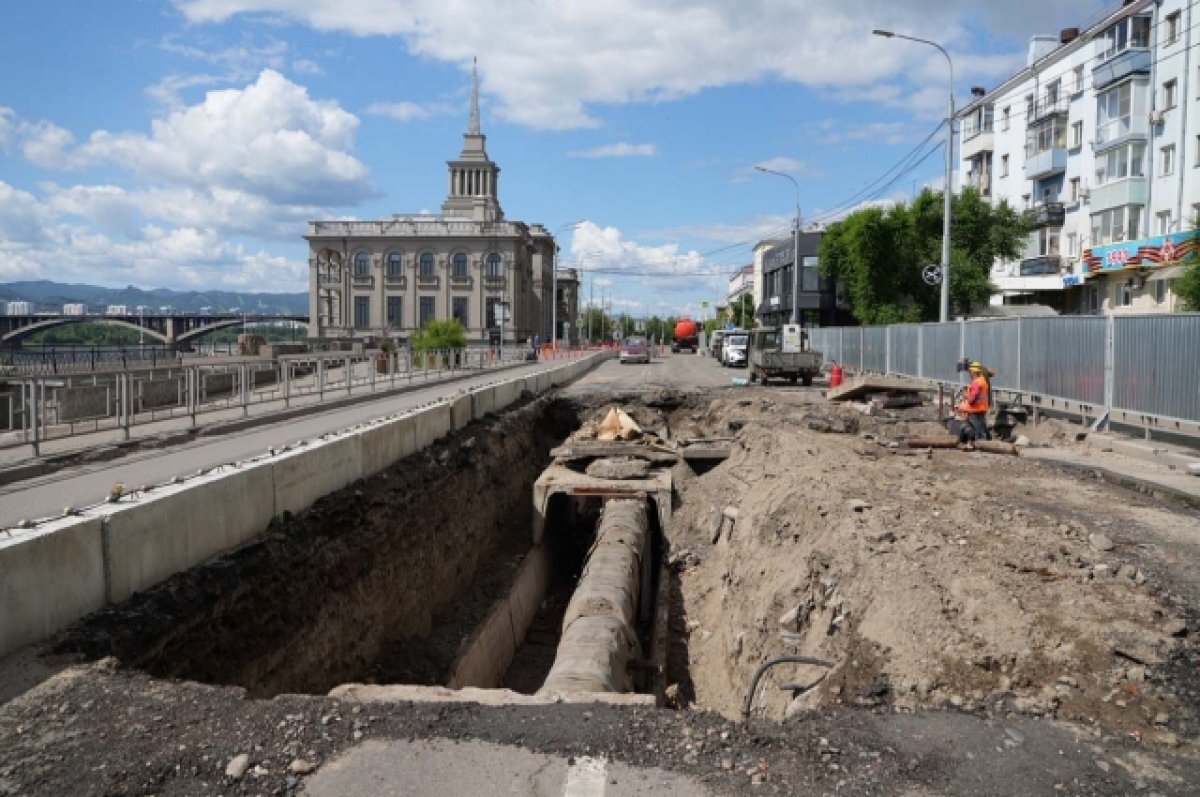    Мэр Красноярска проинспектировал ход ремонта теплосетей на Дубровинского