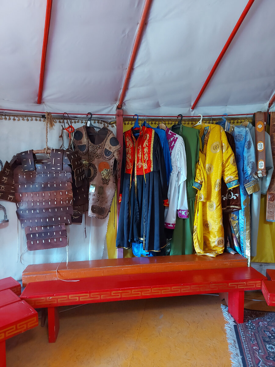 Выбор костюмов большой - как для мужчин, так и для женщин