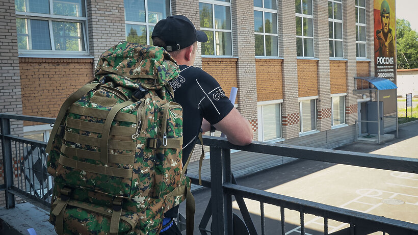    Пункт отбора кандидатов на военную службу по контракту в Балашихе ©Евгений Дудин