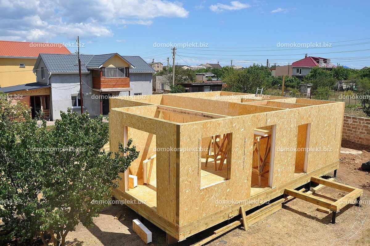 Построить дом из СИП-панелей своими руками или обратиться в строительную компанию?