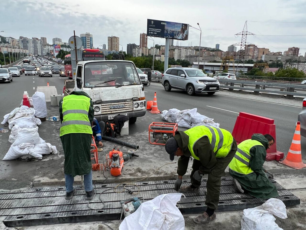 Ремонт швов в сторону центра на Некрасовском путепроводе Владивостока  завершен | Вести: Приморье | Дзен