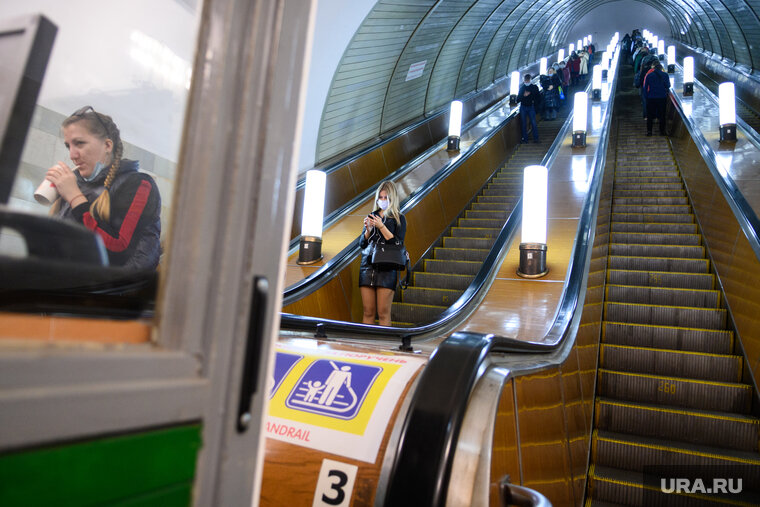    Первые новые турникеты появятся на станции метро «Площадь 1905 года» к концу года
