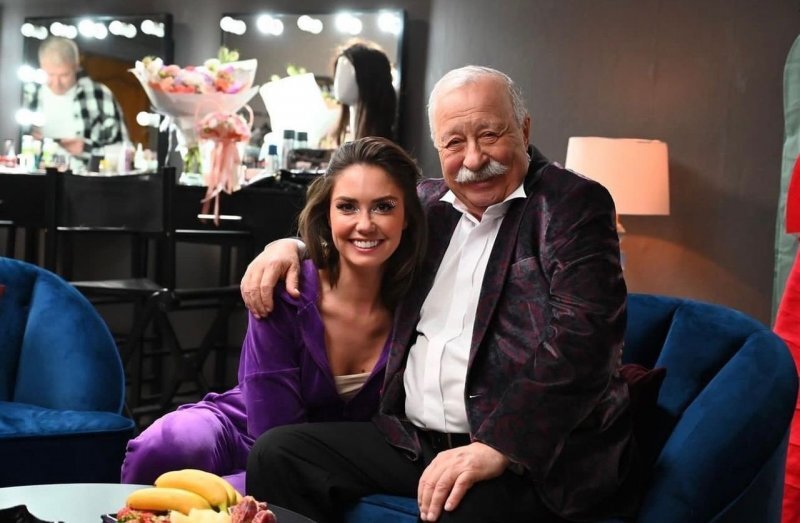 Агата Муцениеце и Леонид Якубович. Фото: микроблог Агаты Муцениеце.