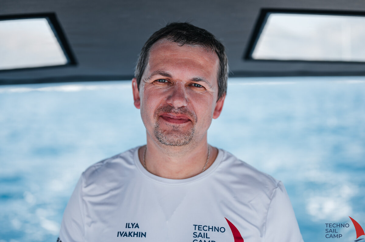Выпускник Школы яхтинга 100CAPTAINS, участник осенней Технорегаты в Хорватии 2021 года и Techno Sail Camp 2022 года, двух сезонов Лиги на Пироговке и TechnoWeekend¢a.