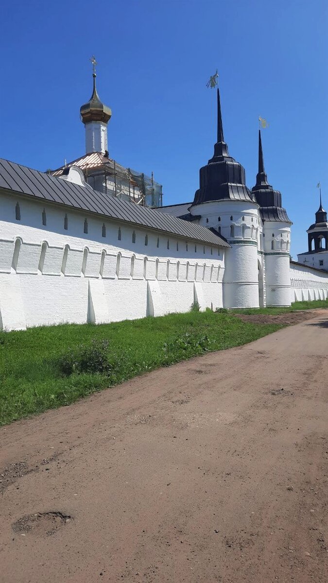 Вход со стеной