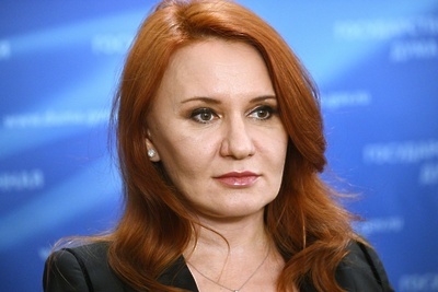    Член комитета Государственной Думы РФ по труду, социальной политике и делам ветеранов Светлана Бессараб во время пресс-подхода перед пленарным заседанием Государственной Думы РФ ©Владимир Федоренко РИА Новости