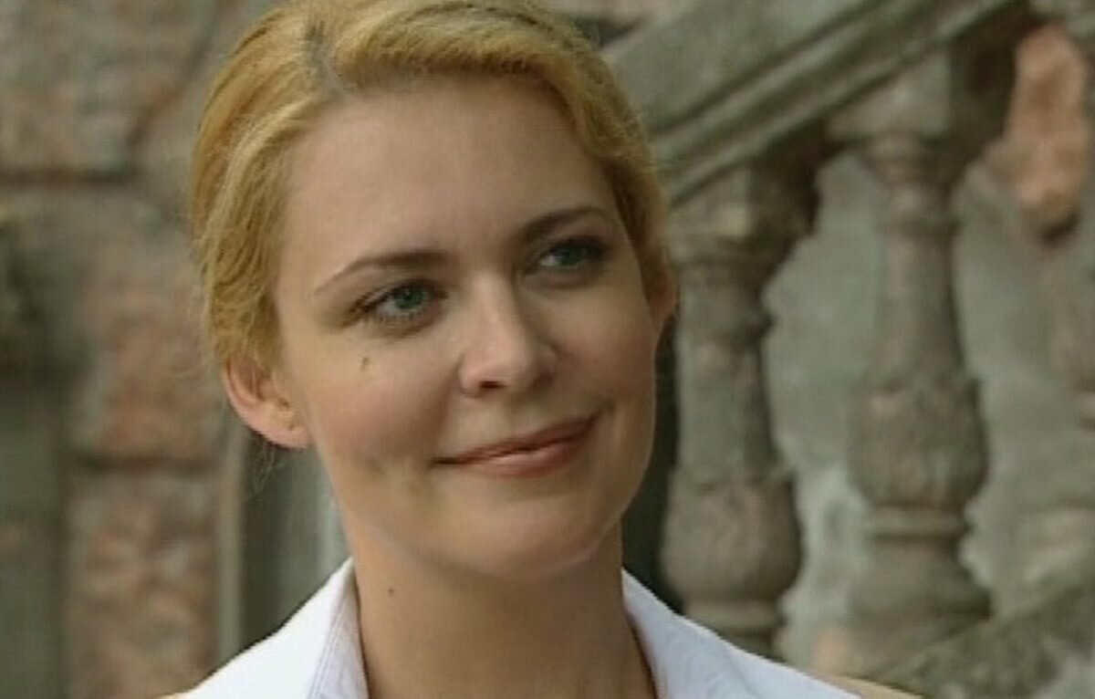    «А на экране вы совсем другая!» - говорили Алёне Яковлевой, думая, что это она сыграла в «Интердевочке» Нелла Прибутковская