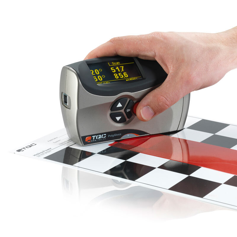 Измерение степени блеска лакокрасочного покрытия под разными углами блескомером