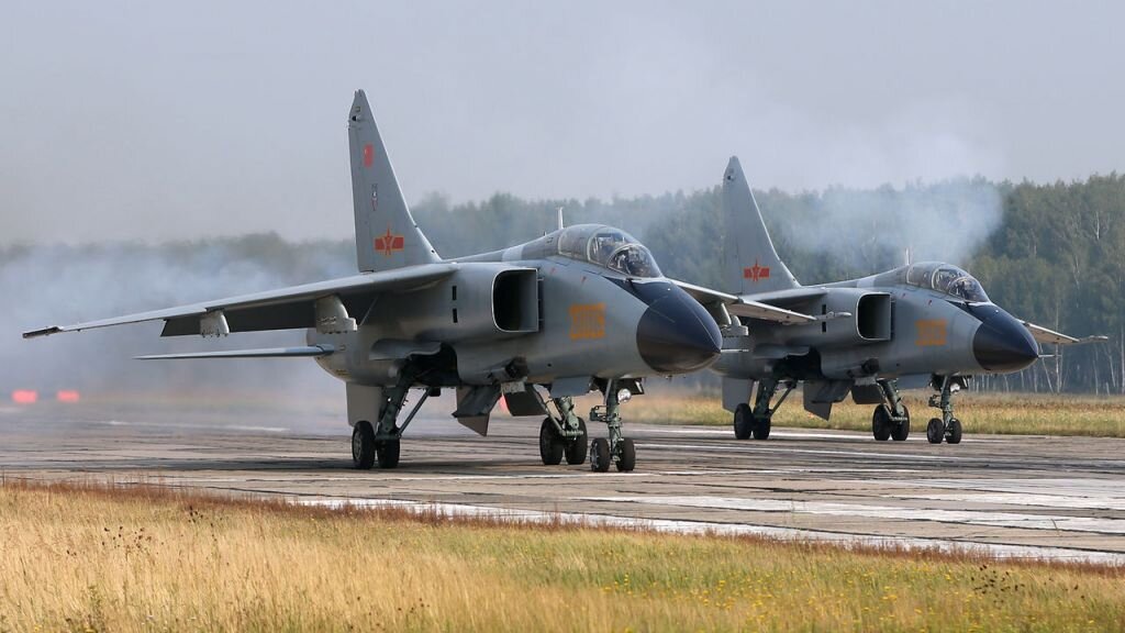    Xian JH-7A. Фото Дмитрия Пичугина